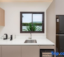 Вилла в Вилла Plunge Modern 2-Bedroom with Private Pool