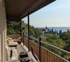 Трехместный Люкс на 3-м этаже с балконом и видом на море и горы в Агава