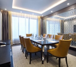 Люкс Diplomat в Double Tree by Hilton