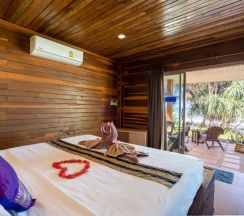 Двухместное бунгало Deluxe с видом на море двуспальная кровать в Good Days Lanta Beach Resort