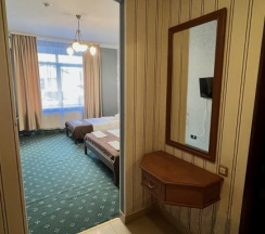 Трёхместный семейный номер Comfort с видом на внутренний двор в Башня