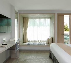 Номер Deluxe с частичным видом на море в The Bloc Hotel Phuket