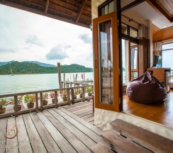 Вилла с видом на море в Salakphet Resort