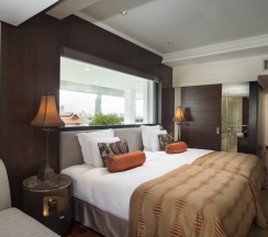 Двухместная Stateroom Loy Dream двуспальная кровать в Anantara Riverside Bangkok Resort