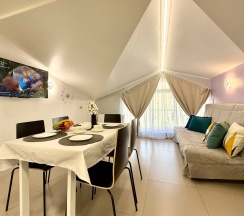 Апартаменты №11 "Семейный Люкс" на мансардном этаже в Саквояж