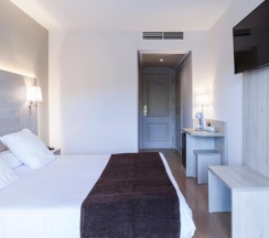 Двухместный номер Premium двуспальная кровать в Hotel Helios Lloret
