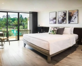 Двухместный номер Paradox Superior с видом на сад двуспальная кровать в Paradox Resort Phuket