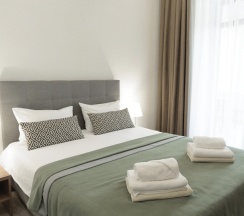 Двухместный номер Стандарт с балконом и с видом на море двуспальная кровать в Нарт