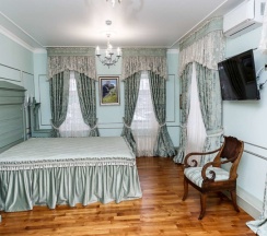 Улучшенный люкс с кроватью размера «king-size» Красовских в Гостевой дом-музей Красовских