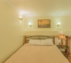 Двухуровневая студия для троих в Цветной Петербург дом художников