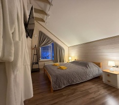 Цветные дома в Времена Года