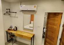 Одноместный номер Standard с балконом односпальная кровать в SleepStation at Pratunam