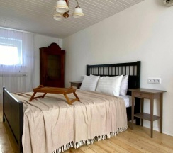 Коттедж улучшенный с 2 односпальными и 2 двуспальными кроватями в Гостевой дом