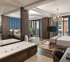 Люкс с балконом в Kaya Palazzo Resort & Casino Girne