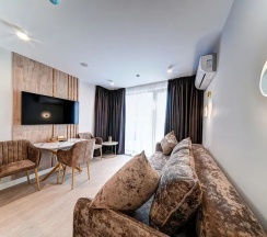 Номер Deluxe с видом на бассейн в Real Apartments Sochi