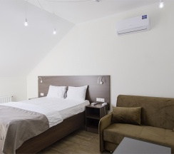 Семейный номер с видом на озеро в D hotel