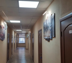 Кровать в общем номере (мужской номер) с красивым видом из окна (общая ванная комната) в Оазис сити