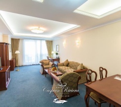 Двухместный люкс La Mer с балконом и с видом на море двуспальная кровать в Caspian Riviera Grand Palace