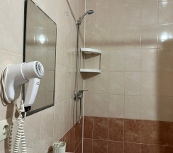 Комната стандарт с 1 односпальной и 1 двуспальной кроватью в Diva plaza