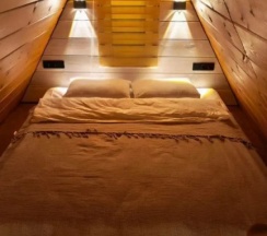 Коттедж с балконом и с красивым видом из окна в Красные Скалы