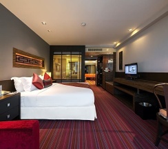 Люкс с 3 комнатами в A-One Bangkok Hotel