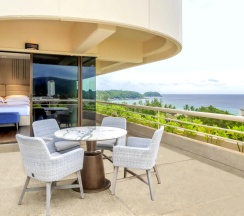 Двухместный люкс Deluxe с видом на море двуспальная кровать в Pullman Phuket Karon Beach Resort ex. Hilton Phuket Arcadia Resort