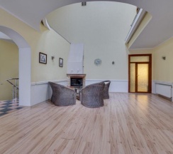 Коттедж Superior с 5 комнатами в Жар-птица