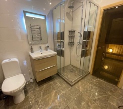 Шестиместный коттедж с 3 комнатами с красивым видом из окна в Аврора Country House
