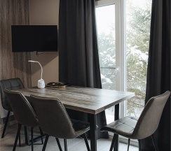 Happy House в The Les