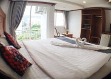 Двухместный номер Superior с балконом двуспальная кровать в Thira Residence Patong