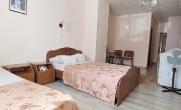 Трехместный номер 1 категории с двухспальной кроватью, полным сан. узлом в Фатима