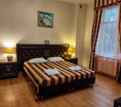 №5 2 односпальные кровати(сдвижные) с видом на внутренний дворик в Elit house