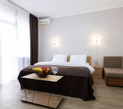 Трёхместный номер "Стандарт" с балконом в Ростов