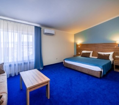 Семейный однокомнатный номер "Мансарда" в Blue Marlin Hotel