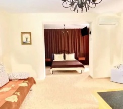 Люкс с видом на бассейн в Sandal`House