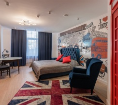 Джуниор Cюит в Welcome House