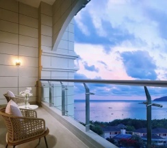 Люкс с 2 комнатами в Holiday Inn & Suites Sanya Yalong Bay