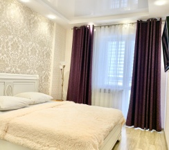 Двухместный номер Deluxe с балконом и с красивым видом из окна двуспальная кровать в Апартаменты on Repina 4 lux