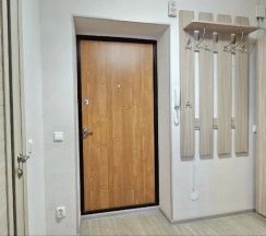 Пятиместные апартаменты с балконом и с красивым видом из окна в Живи уютно