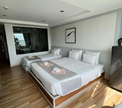 Трёхместный номер Standard с видом на море в The Beach Front Resort Pattaya  - SHA Plus