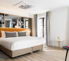 Двухместный люкс Parisian Corner двуспальная кровать в Renaissance Paris Vendome Hotel