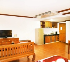 Трёхместный полулюкс в Aiyaree Place Hotel