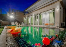 Вилла с 3 комнатами с видом на бассейн в So Cool Pool Villa