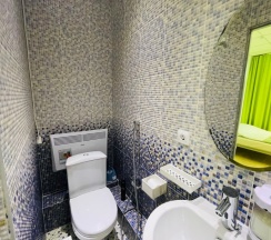 Четырехместный номер со своим сан. узлом в Sunny Sochi Hostel