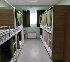 Кровать в 8-местном общем мужском номере в Солнечный ветер
