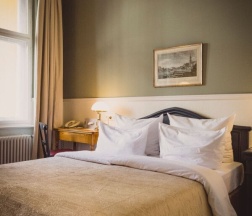 Двухместный номер Les Chambres двуспальная кровать в Henri Hotel Berlin