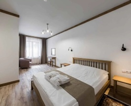 Двухместный семейный люкс с красивым видом из окна двуспальная кровать в Фонград