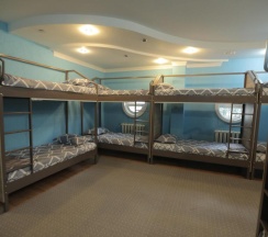 Кровать в общем номере в The Top Hostel