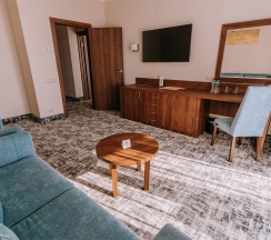 Двухкомнатный "Люкс" с боковым видом на море в Grand hotel Anapa
