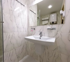 Люкс улучшенный 3х местный с видом на парк (3 корпус) в Небуг